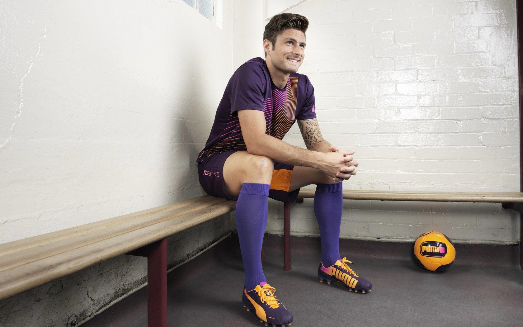 切尔西临时主帅驳斥纪律质疑，红牌时机不幸，但球队纪律严明无误